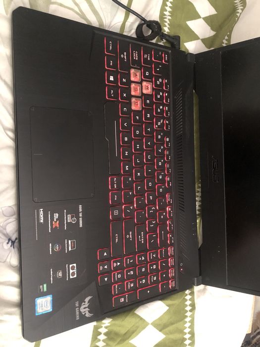 Laptop Asus Gaming Tuf FX505 G placa video arsa