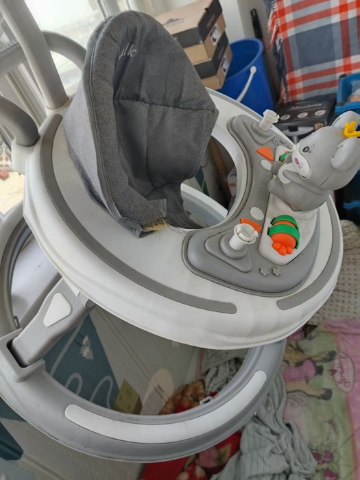 Ходунок и детски кресло для питания