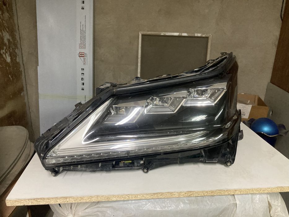 Фара на Лексус LX570