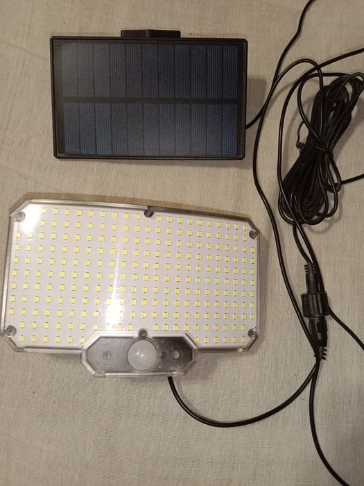 Продам светильник на солнечной батарее.