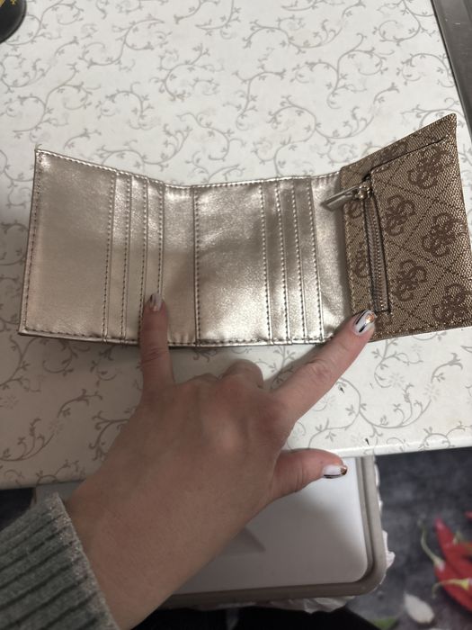 Дамско портмоне guess