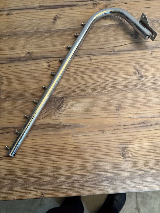 Настенные вешалки для магазинов.