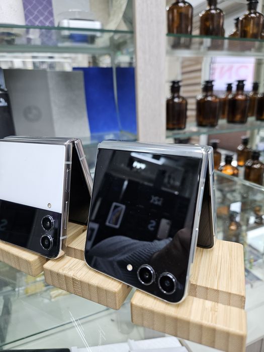 Samsung zgalax  flip 5 8/256Gb va z flip 4