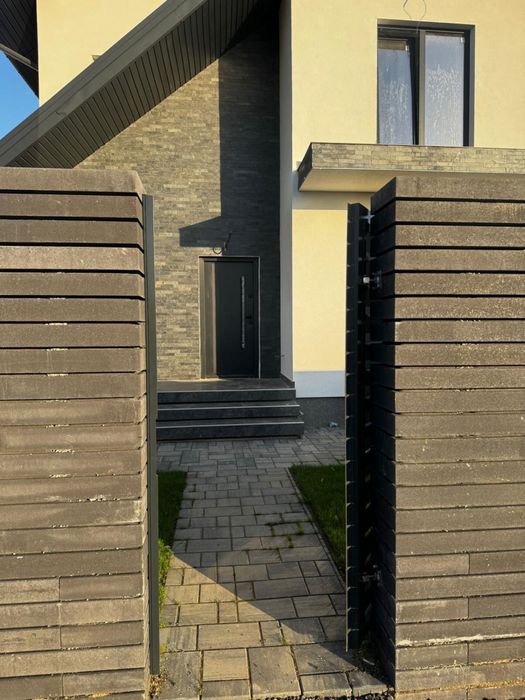 Casa de vanzare , 3 dormitoare , terasa acoperita