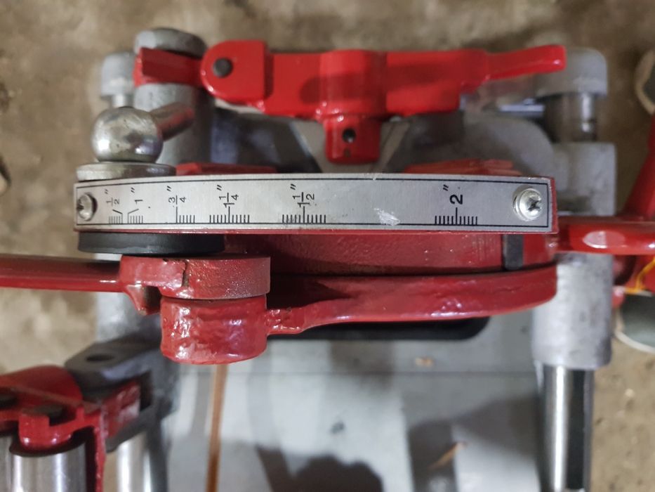 Станок для нарезки резьбы на  круглом пруте