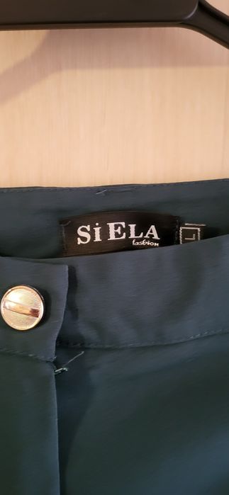 Дамски панталон в тъмно зелен цвят