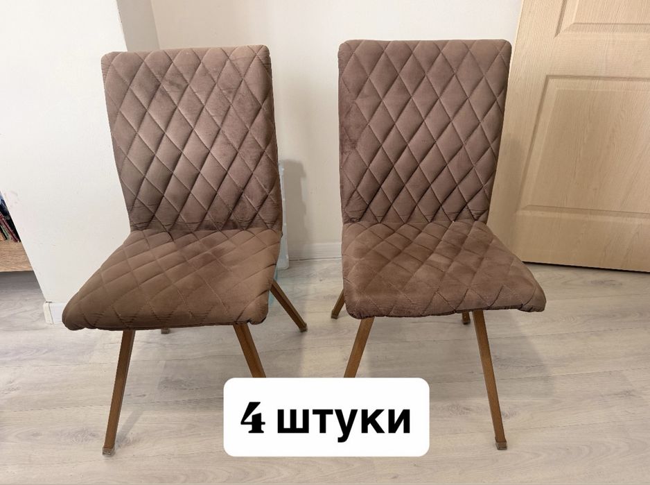 4 стула с металическими ножками