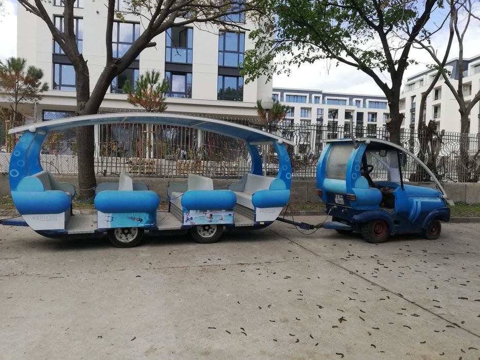 Продавам атракционни влакчета.