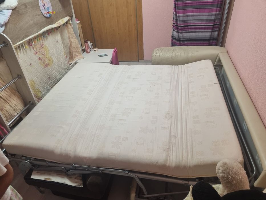 Диван с функция сън