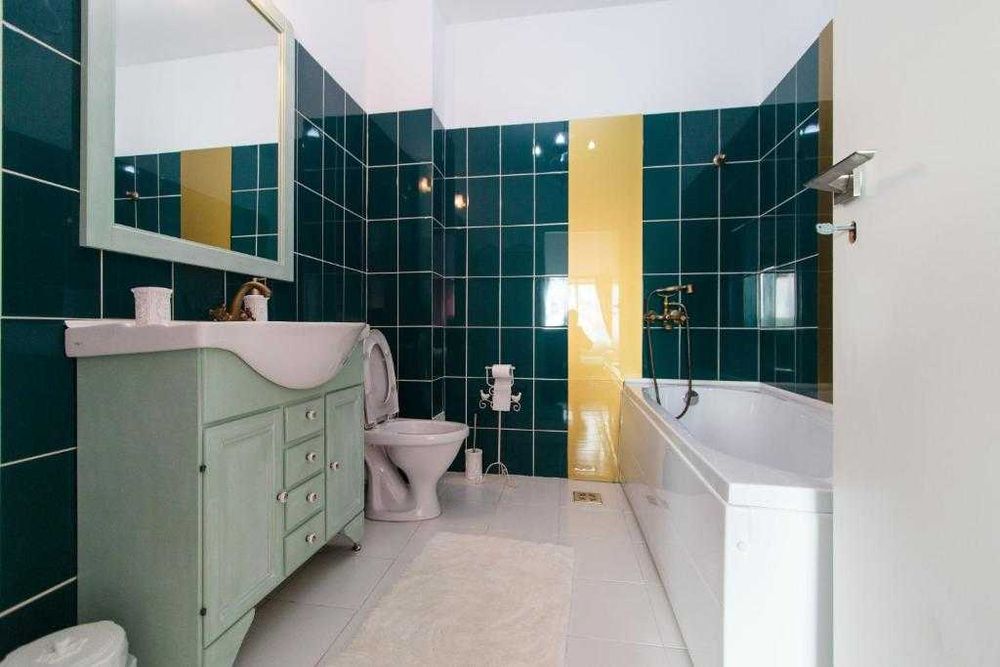 Apartament  2 camere, 64 mp si balcon 10 mp, curte mare