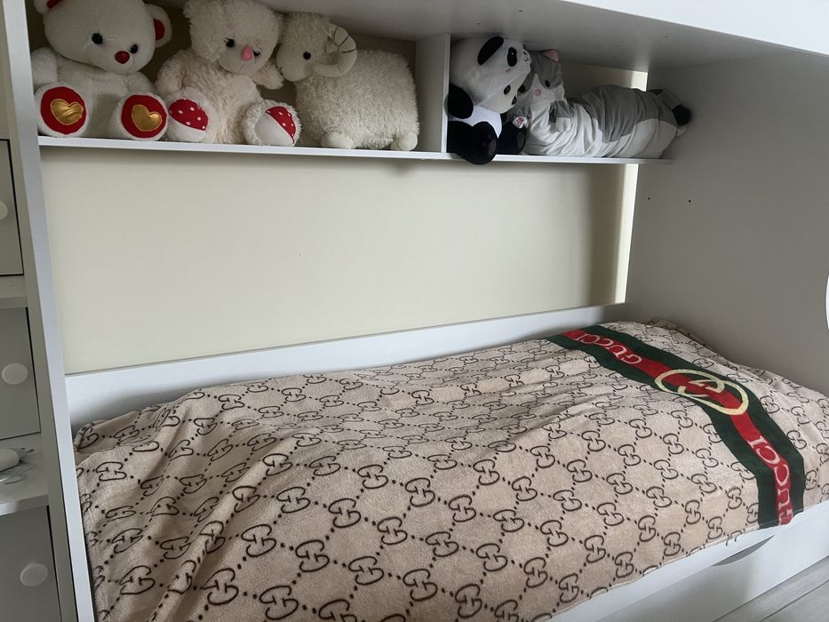 кровать двухьярусная