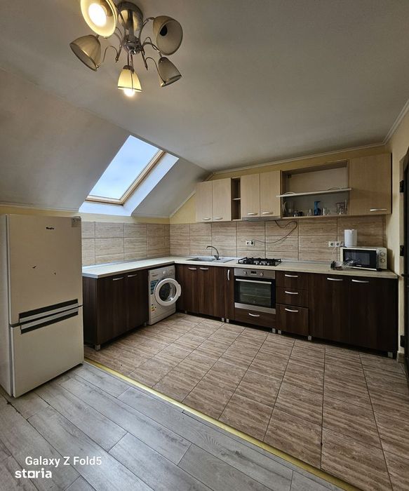 Apartament cu 3 camere de închiriat – zona Rogerius, Oradea