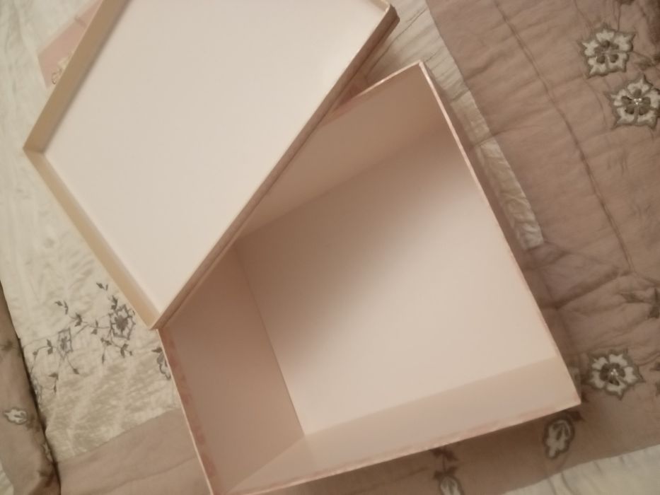 Картонные контейнеры.