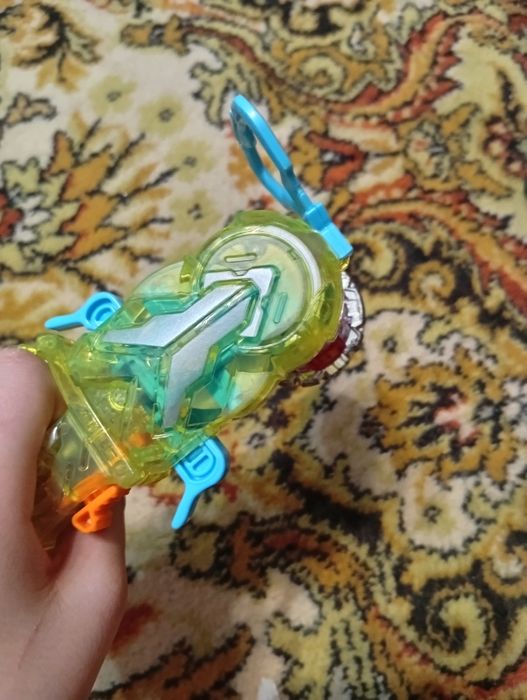 Игрушки Infinity Nado и Beyblade