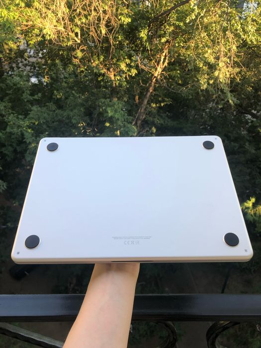 Macbook Air M2, 8/256гб, Starlight