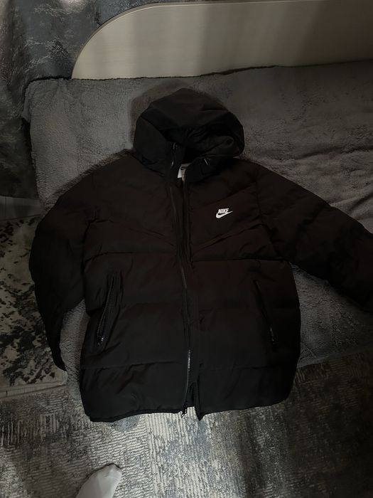 Продается зимняя куртку nike