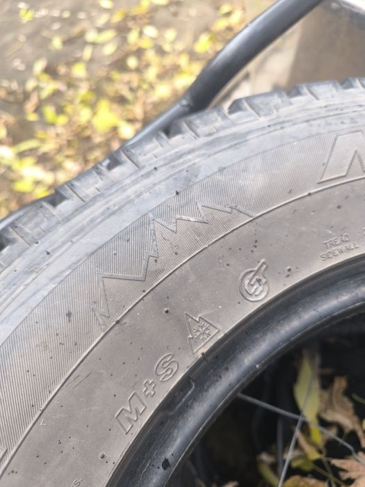 Продам шины (липучка) Maxxis 225/70 R16