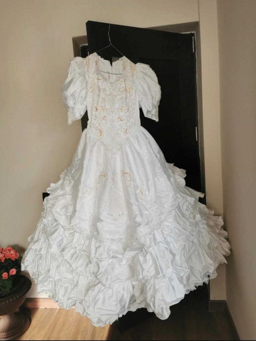 Rochie de mireasă albă de la marca Ozay Gelinlik