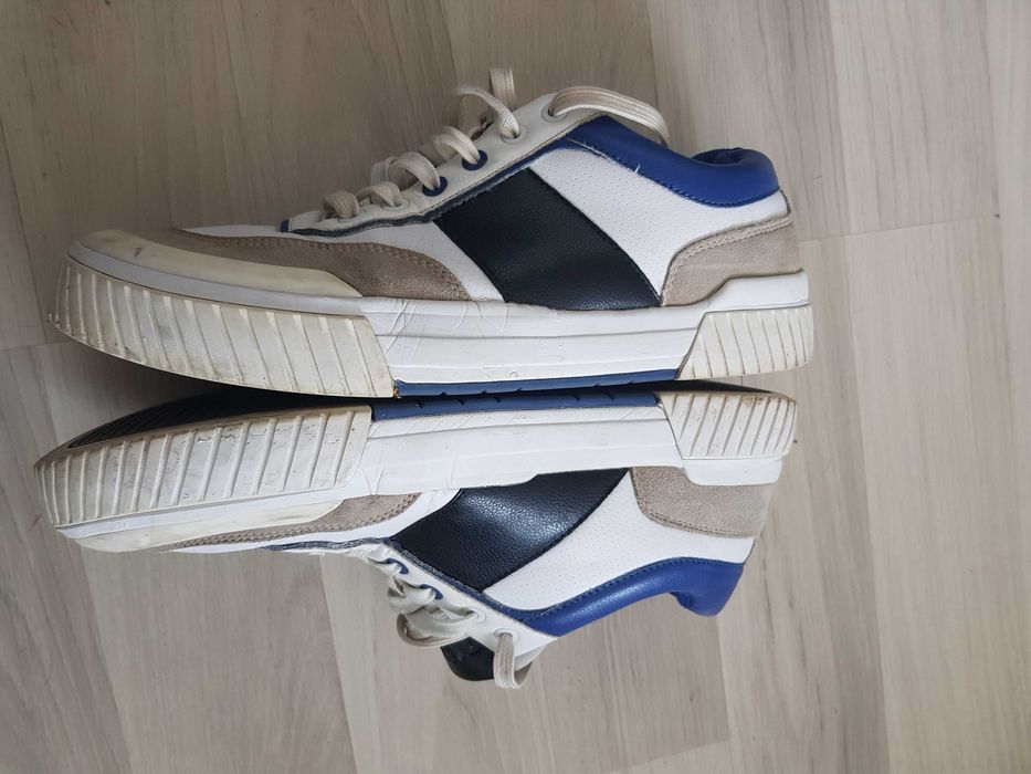 Sneakers DKNY – mărimea 43