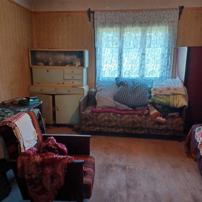 Casă de vânzare în localitatea Julița, comuna Vărădia de Mureș, județul Arad.