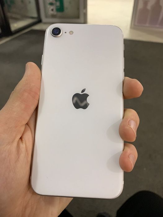 iPhone se 2020 64/76%