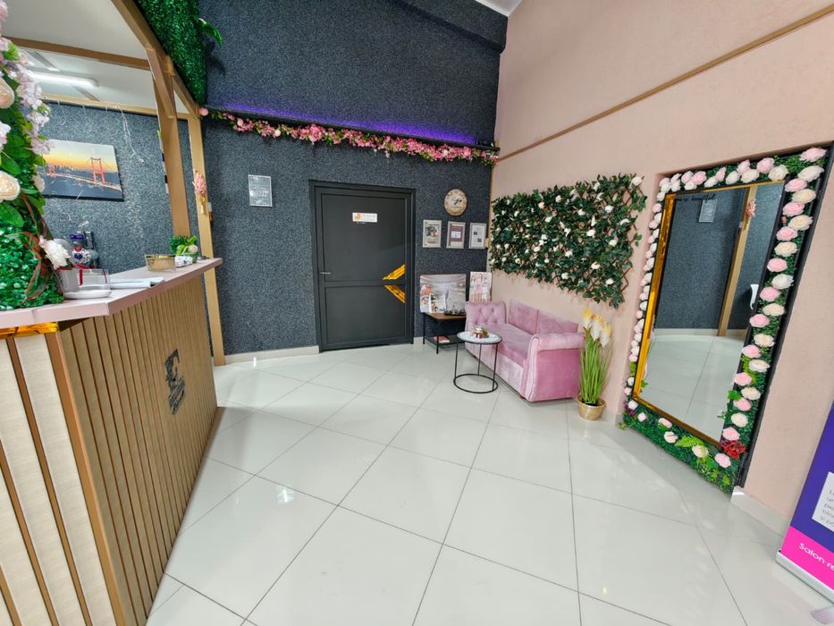 Inchiriez camera spatiu locati unghii gene tatuaj salon sector 3 masaj