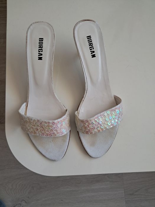 Дамски чехли         .