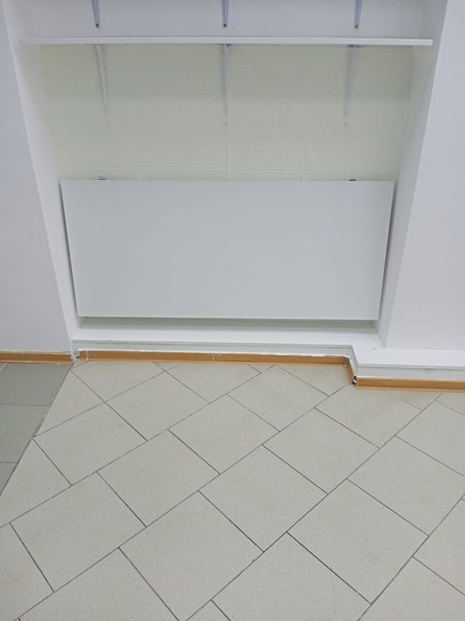 Стол раскладной  стулья  шкаф