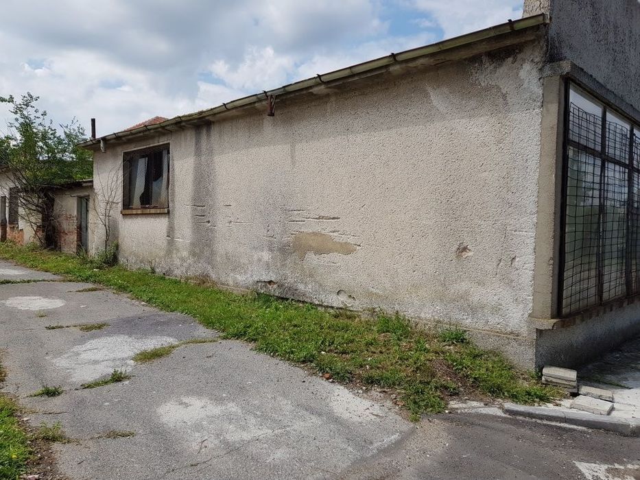 Продавам търговски обект с проект за жилище