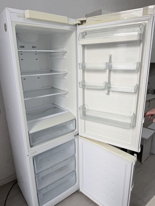 Продам Холодильник Samsung