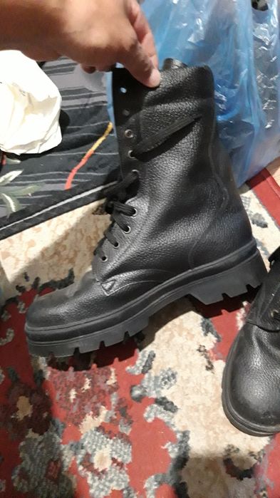 Продам мужские берцы зима