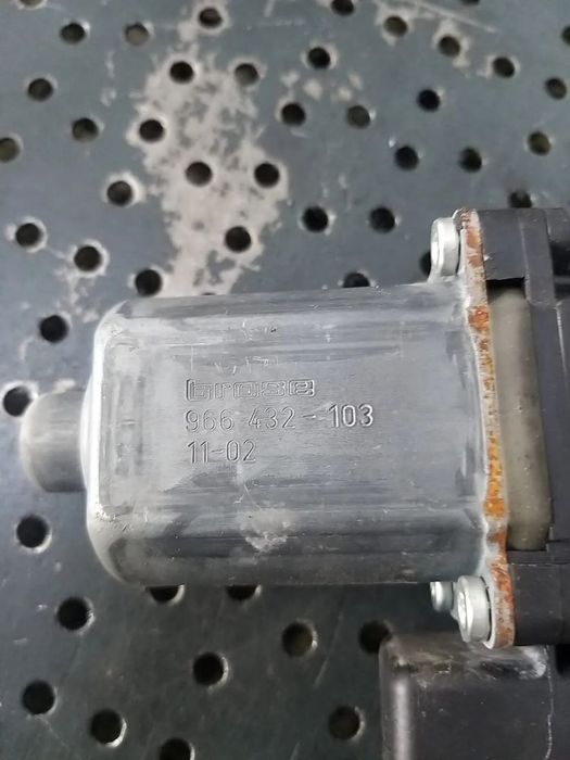 Motoras macara dreapta fata opel astra j 0130822411 966432103