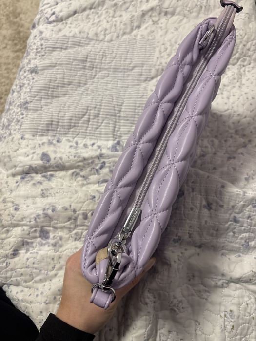 Продавам чанта, която закупих в грешен цвят