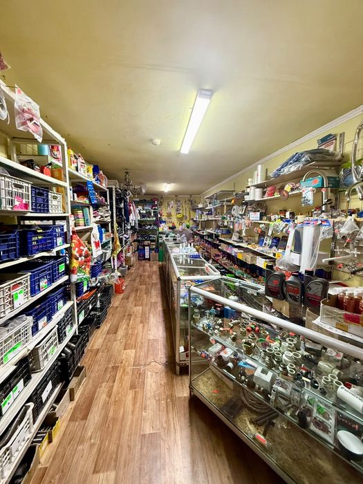 В продаже два магазина в Тарханке