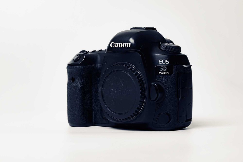 Canon 5D Mark 4 + EF 24-70 2.8 L II USM