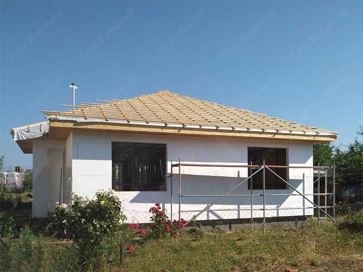 Vand case pe structura metalica