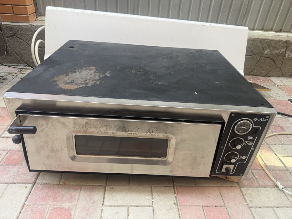 Пицца пець Abat очень большой и мощный