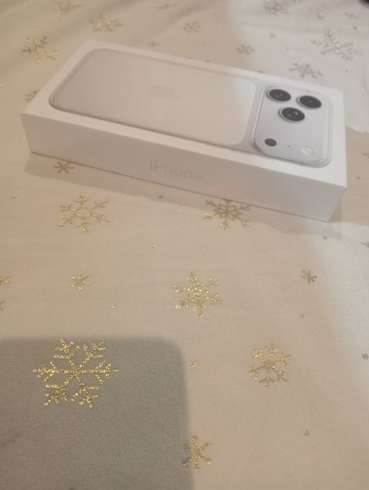 Vând iPhone 17 pro max