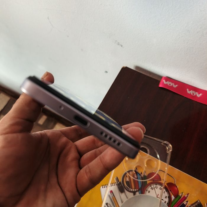Redmi 14 c yangi qirchilgon qirilgon  joyi yóq