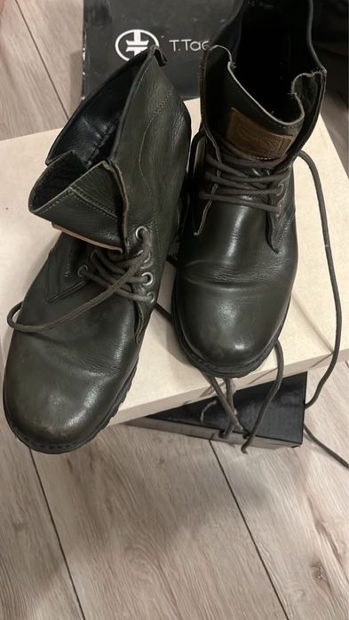 Продав женскую обувь