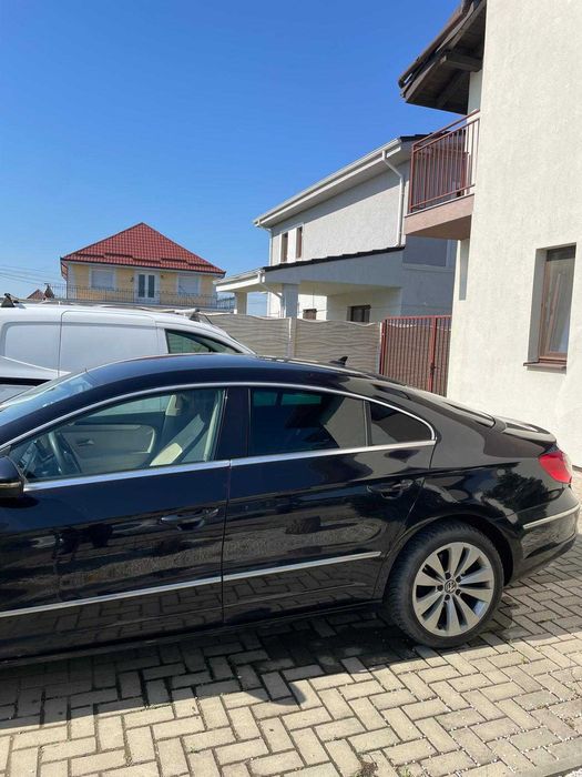 Vând Volkswagen Passat CC, an 2011, culoare neagră, cutie automată DSG, mașină elegantă și confortabilă,
