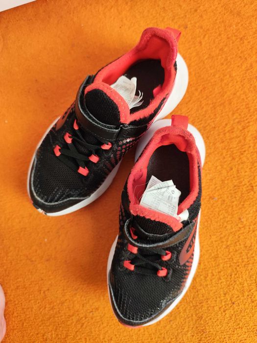 Детски спортни маратонки