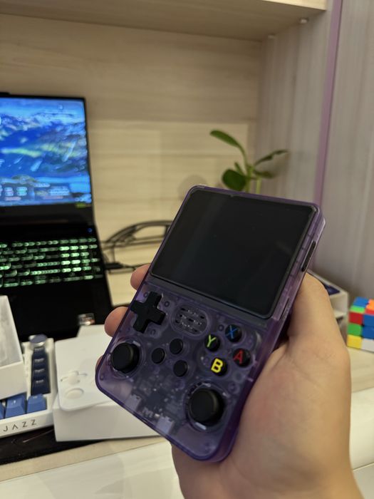 Продам ретро игровую консоль r36s