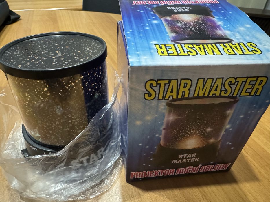 Proiector de stele pe ravan