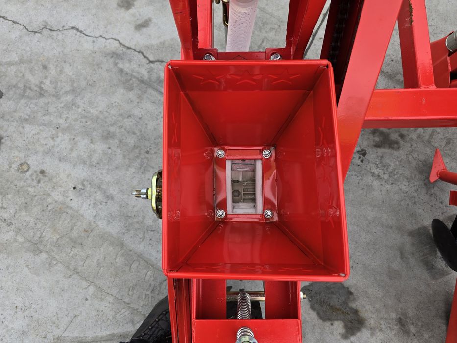 Semanatoare porumb mecanica 4 sectii