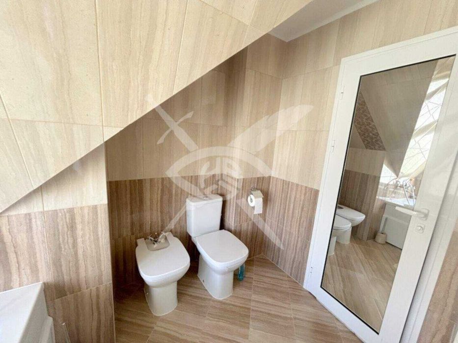 Двуетажна къща в Кошарица!