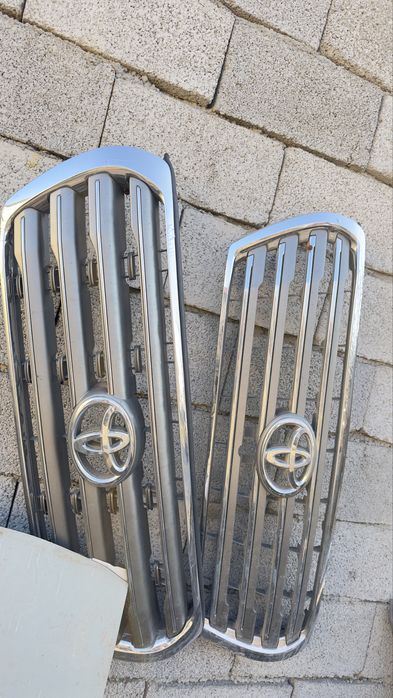 Продам решотку радиатора Крузака 200 оригинал