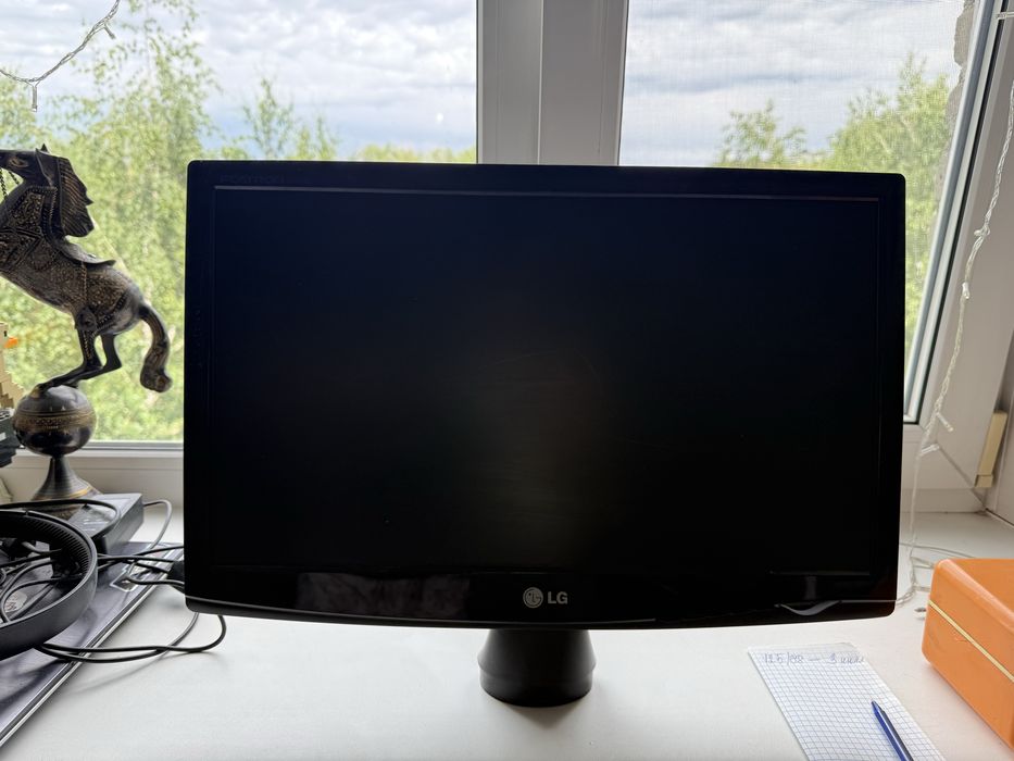 Монитор 12 тыс LG