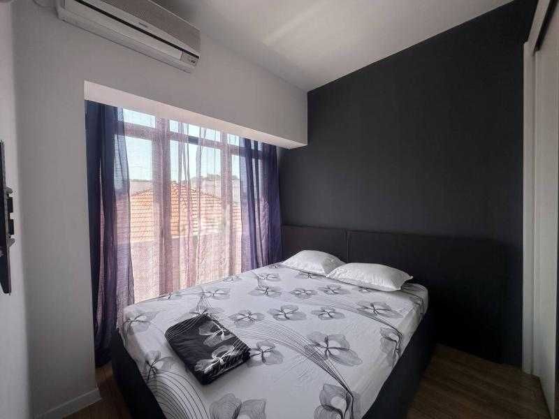 Дава се под наем Двустаен апартамент в Бургас, Център - 45 кв.м за 561 € - Снимка #2