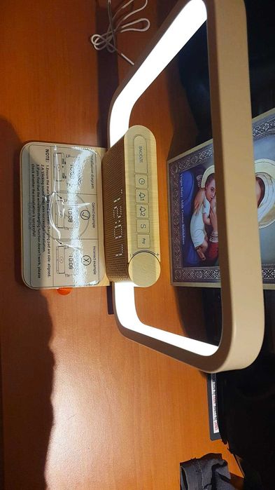 Lampa moderna cu incarcare wieless smart si ceas